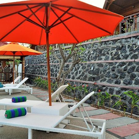 Batununggul Surya Chandra Beach Bungalow מראה חיצוני תמונה