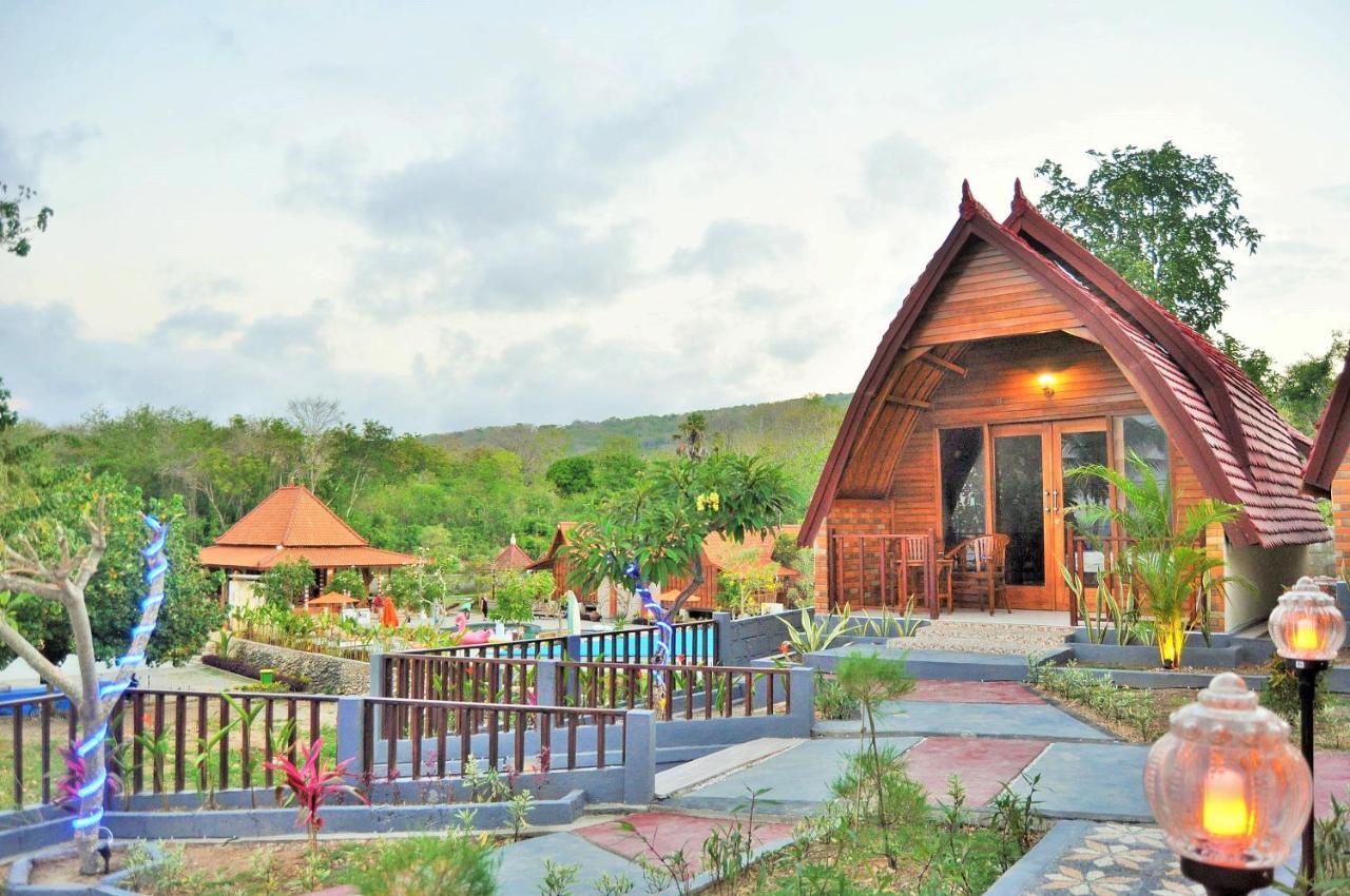 Batununggul Surya Chandra Beach Bungalow מראה חיצוני תמונה