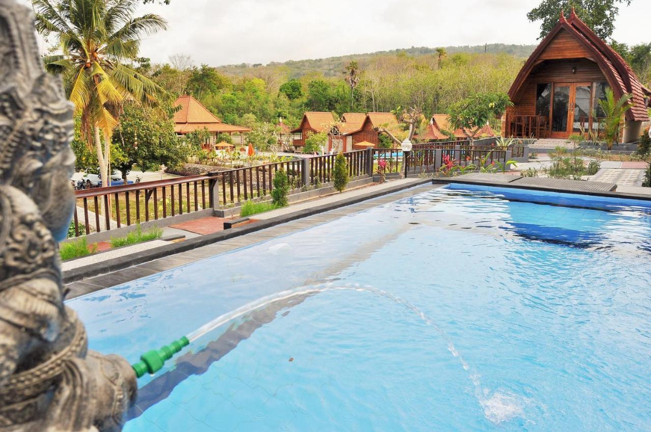Batununggul Surya Chandra Beach Bungalow מראה חיצוני תמונה
