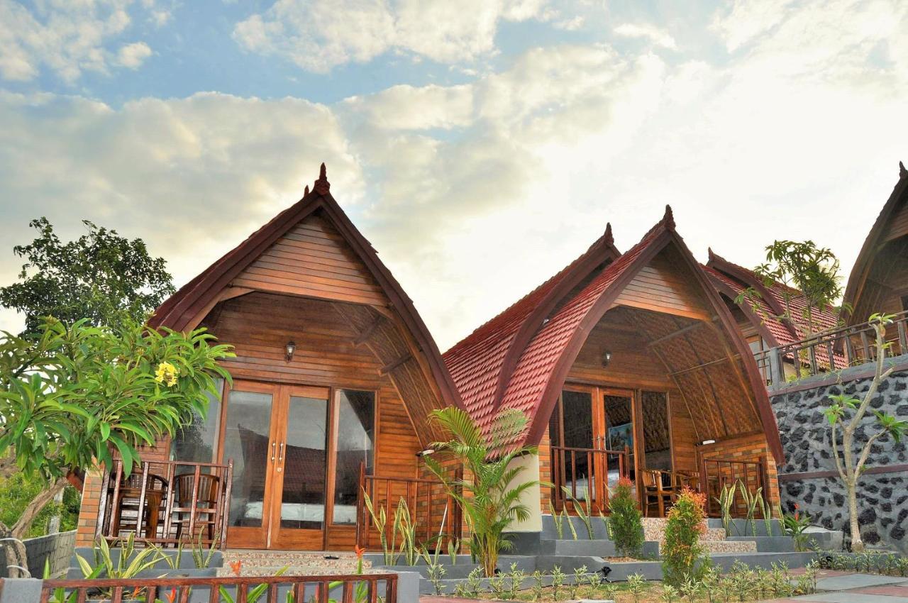Batununggul Surya Chandra Beach Bungalow מראה חיצוני תמונה