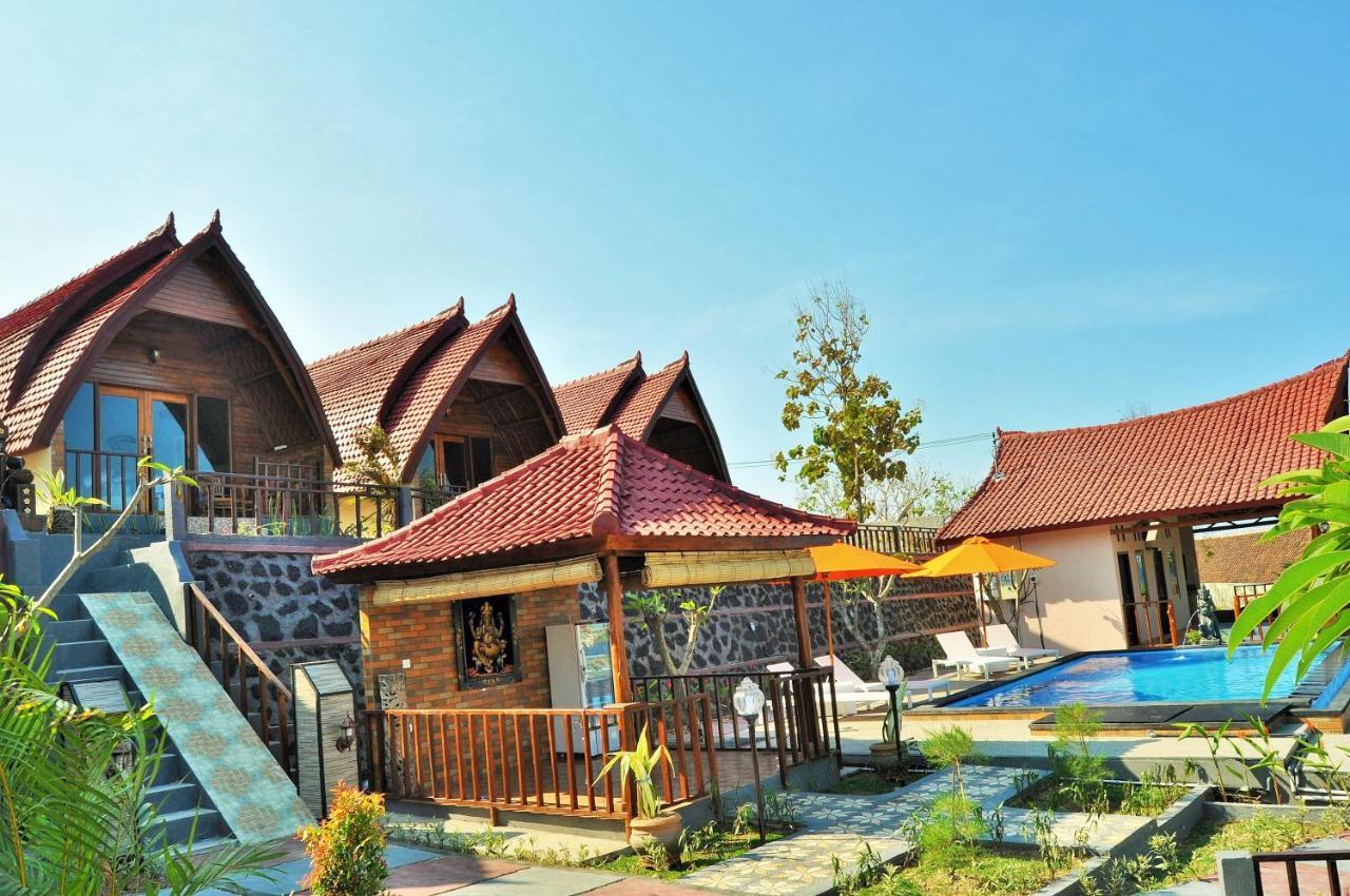Batununggul Surya Chandra Beach Bungalow מראה חיצוני תמונה