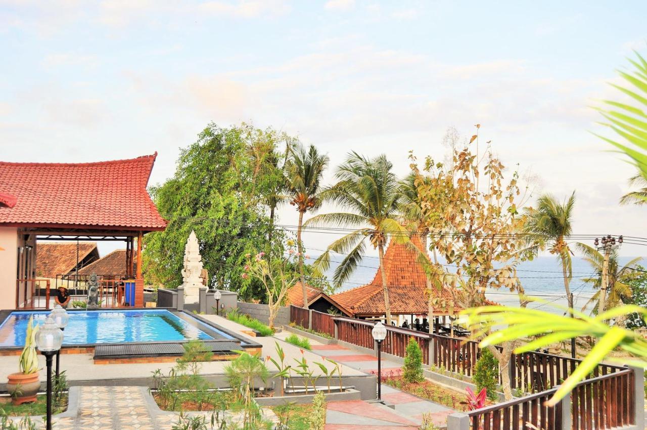 Batununggul Surya Chandra Beach Bungalow מראה חיצוני תמונה
