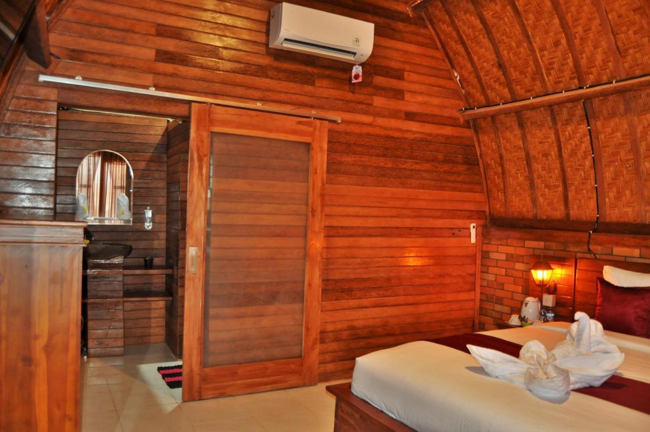 Batununggul Surya Chandra Beach Bungalow מראה חיצוני תמונה